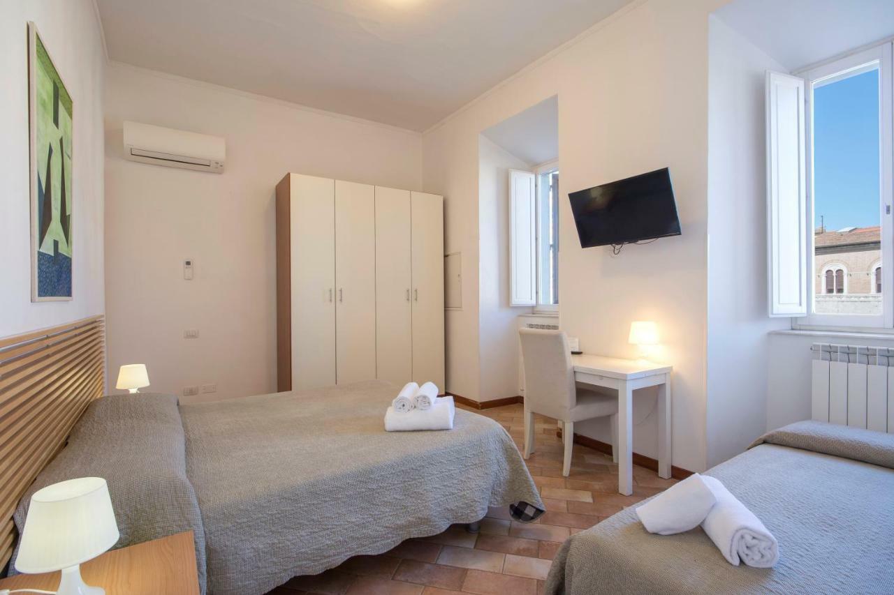 Gh Paradiso - Apartments Siena Buitenkant foto